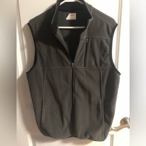 Izod men’s zip up vest